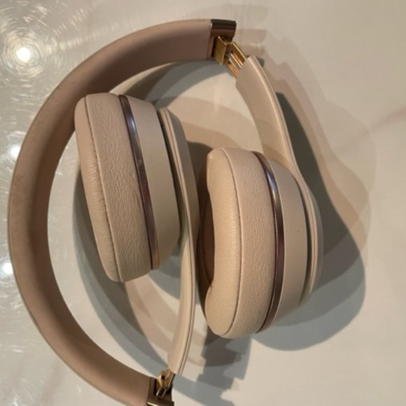 Beats by Dre Solo 2 Rose Gold Wireless Headphones - Picture 5 of 7